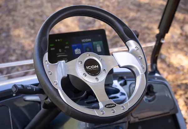 ICON i60L steering wheel and digital dashboard with 10-inch screen for street-legal driving